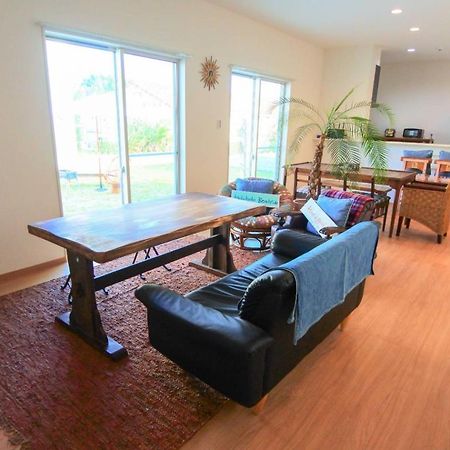 2019新築 ! Guest House Holoholo Beach Side Ishigaki  ภายนอก รูปภาพ